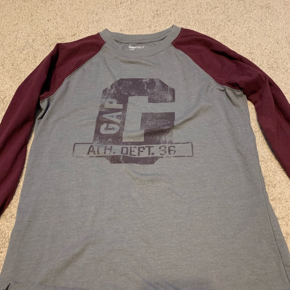 GAP boys size 8 Long sleeve T-shirt $5. EUC